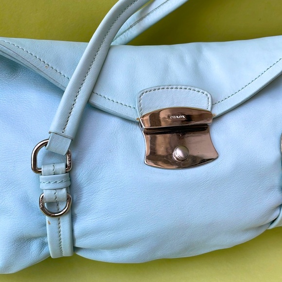 Vintage baby blue/silver Prada leather bag with certificate of authenticity - Picture 5 of 17